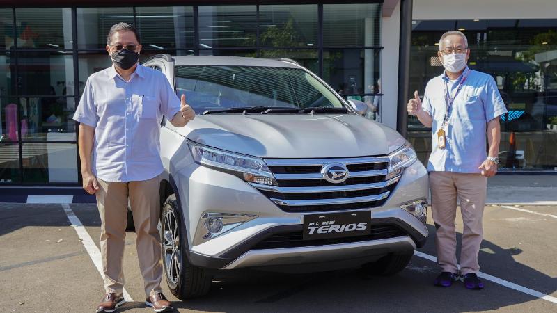 Supranoto (Chief of Executive Daihatsu Sales Operation) dan Yasuo Sahash...