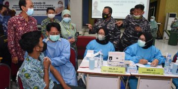 Peringati HUT ke-76 TNI AL, Vaksinator AAL Kembali Sasar Civitas Akademika Umsida dan Smamda Sidoarjo