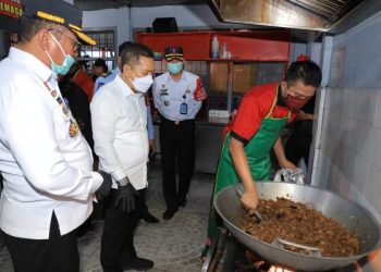 Kunker di Rutan Medaeng, Adies Kadir Cicipi Semur Daging Olahan Warga Binaan