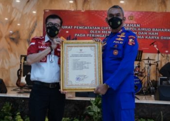 Yasonna Serahkan Sembilan Kekayaan Intelektual ke Korpolairud Polri