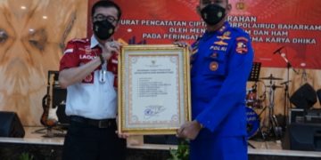 Yasonna Serahkan Sembilan Kekayaan Intelektual ke Korpolairud Polri