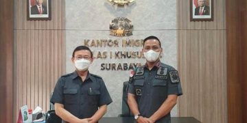 Kakanimsus Surabaya Chicco Muttaqin bersama Ketua Bidang Humas dan CSR, Henry Setiawan.