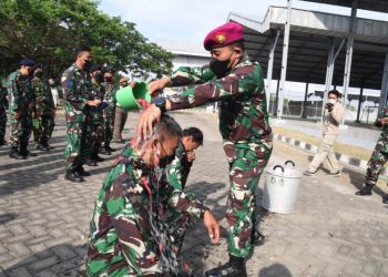 Mandi kembang kenaikan pangkat AAL