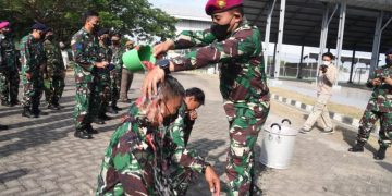 Mandi kembang kenaikan pangkat AAL