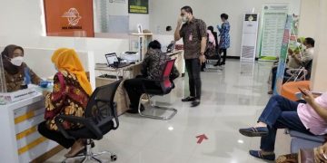 Pembuatan paspor di Mal Pelayanan Publik Sidoarjo