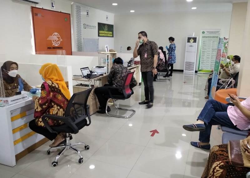 Pembuatan paspor di Mal Pelayanan Publik Sidoarjo