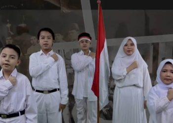 Siswa siswi SD Al Muslim Sidoarjo saat mengikuti kegiatan sumpah pemuda