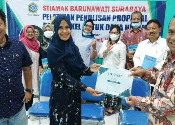 Stiamak Barunawati Surabaya Perkuat Riset Standar Scopus