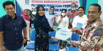 Stiamak Barunawati Surabaya Perkuat Riset Standar Scopus