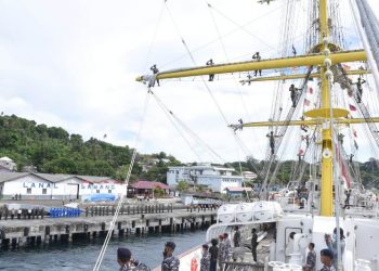 Satuan Latihan Kartika Jala Krida (KJK) melanjutkan pelayaran 99 hari keliling Indonesia Etape-10 dari Kota Nol Kilometer ujung barat Indonesia, Sabang menuju Nias, Sumatera Utara, Minggu, 10 Oktober 2021.