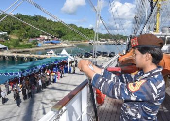 Taruna TNI AL di KRI Bima Suci akan bertolak ke Jawa setelah berlayar di Pulau Nias