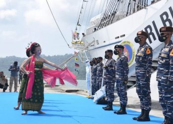 Taruna Akademi Angkatan Laut (AAL) Tingkat lll Angkatan ke-68, Satuan latihan Kartika Jala Krida (Satlat KJK) 2021 bersama KRI Bima Suci – 945 tiba dan disambut meriah di Dermaga VI Pelindo III Cabang Pelabuhan Tanjung Intan Cilacap