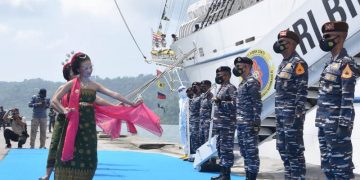 Taruna Akademi Angkatan Laut (AAL) Tingkat lll Angkatan ke-68, Satuan latihan Kartika Jala Krida (Satlat KJK) 2021 bersama KRI Bima Suci – 945 tiba dan disambut meriah di Dermaga VI Pelindo III Cabang Pelabuhan Tanjung Intan Cilacap