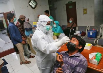 Pemerintah Kota (Pemkot) Surabaya Kembali menggelar Swab dan Vaksin Hunter di 31 Kecamatan di Surabaya. Kegiatan ini dimulai pada malam Minggu (02/10/2021).