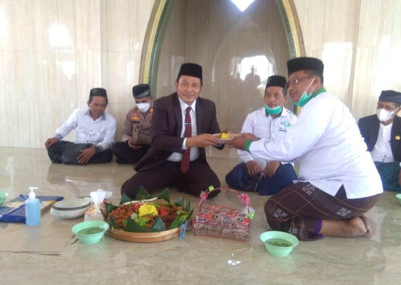 Wakil Bupati Sidoarjo bersama MWC NU Tanggulangin Peringati Hari Santri Dilanjutkan Peresmiann Mushola Ma'arif Annahdhoh