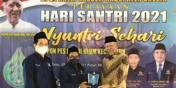 Peringati Hari Santri, Partai NasDem Gresik Ziarah Wali dan Nyantri ke Ponpes