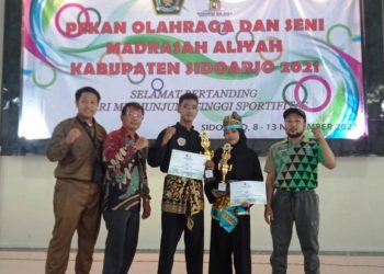 Siswa MA NU Sidoarjo Kawinkan Juara Pertama Pencak Silat Putra-Putri