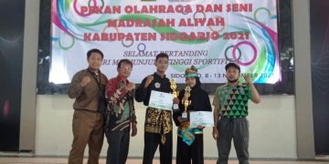 Siswa MA NU Sidoarjo Kawinkan Juara Pertama Pencak Silat Putra-Putri