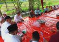 Bambang Harso Soekartono saat berdialoh dengan Gapoktan di Jogosatru Kecamatan Sukodono, Kabupaten Sidoarjo,Jatim