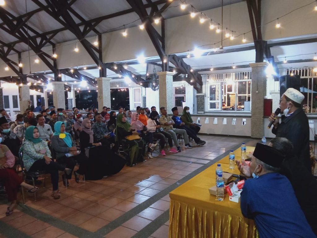 H Khulaim Junaidi saat reses bersama warga di Kecamatan Jabon .