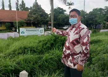 H Khulaim Junaidi saat sidak aset Pemprov di UPT Disnaker Jatim di Balongbendo