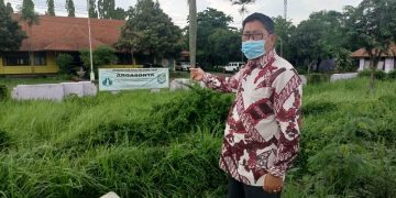 H Khulaim Junaidi saat sidak aset Pemprov di UPT Disnaker Jatim di Balongbendo