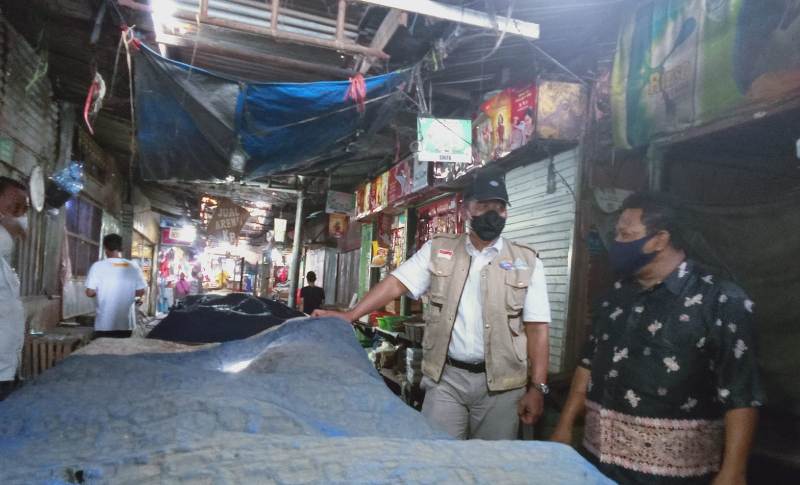 Kondisi di dalam pasar larangan saat BHS meninjau pasar