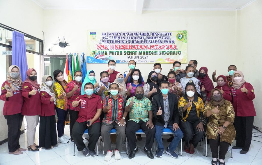 SMK Mitra Sehat Mandiri Sidoarjo kedatangan tamu dari SMK Negeri Kesehatan Jayapura dalam kegiatan studi banding magang guru dan staff menejemen sekolah, Akreditasi, Spektrum K-13 dan sekaligus UKOM.