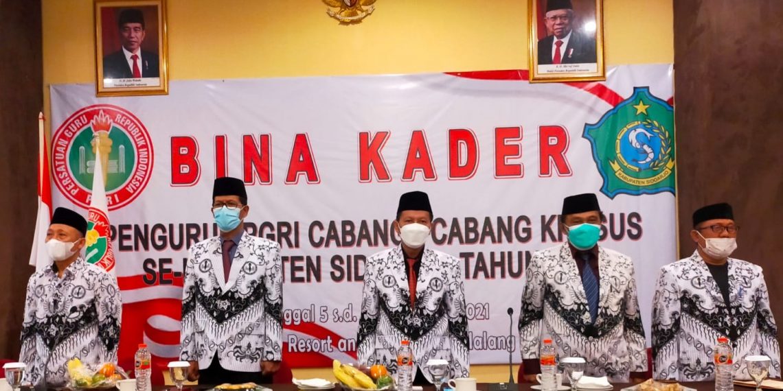PGRI Sidoarjo Gelar Bina Kader