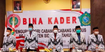 PGRI Sidoarjo Gelar Bina Kader