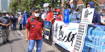 Pengungsi afghanistan demo di kantor Kemenhumham Jatim