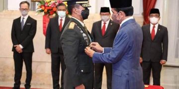 Presiden Joko Widodo secara resmi melantik Jenderal Andika Perkasa sebagai Panglima TNI