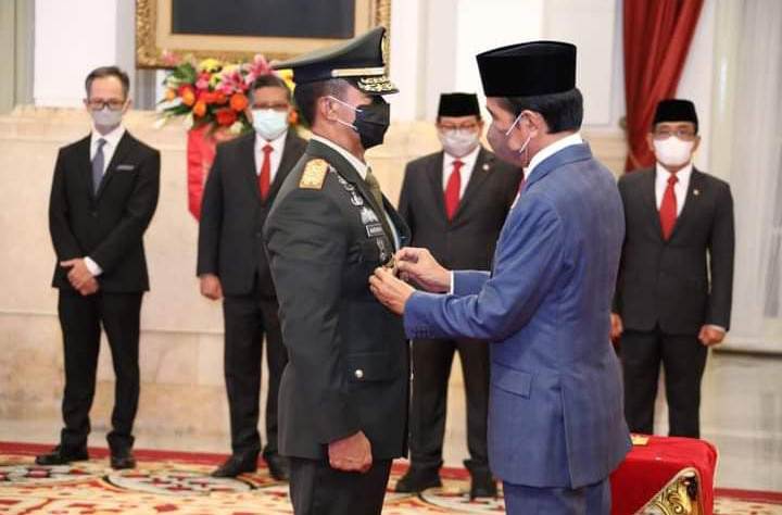Presiden Joko Widodo secara resmi melantik Jenderal Andika Perkasa sebagai Panglima TNI