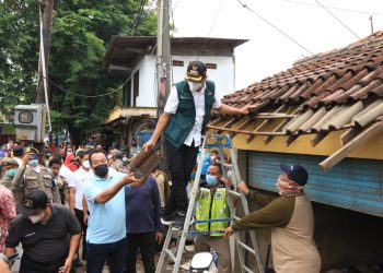 Bupati Pimpin Pembongkaran Bekas Balai Desa Suko yang Menyebabkan Kemacetan