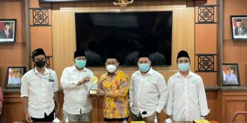 Bersama 11 Lainnya, Bupati Gresik Fandi Akhmad Yani Raih Penghargaan Tokoh Muda NU Inspiratif 2021