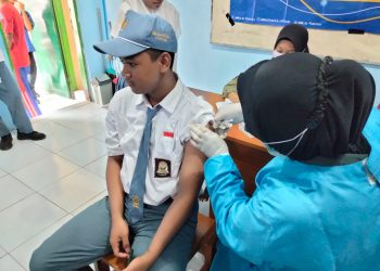 AAL Fasilitasi Suntikan 188 Vaksin Siswa SMK Al-Fudlola Porong