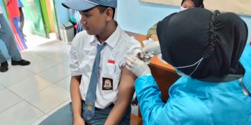 AAL Fasilitasi Suntikan 188 Vaksin Siswa SMK Al-Fudlola Porong
