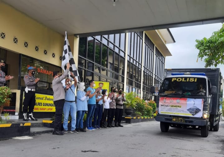 DIBERANGKATKAN KAPOLRES GUNUNG KIDUL: Bantuan untuk korban erupsi Semeru dari Komunitas Loro Blonyo Yogyakarta