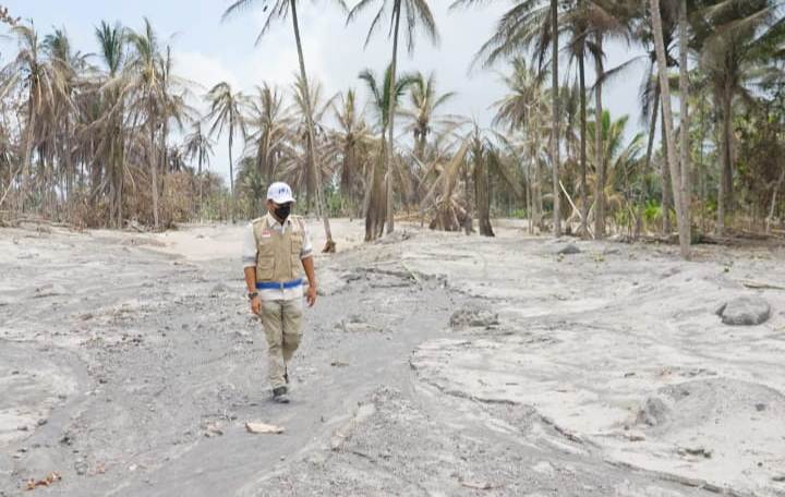 Dirut PT Dharma Lautan Utama saat berada dilokasi bencana erupsi Gunung Semeru di Lumajang