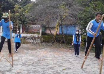 ‘Class Meeting’ Spemupat Pertandingkan Olah Raga Tradisional Egrang