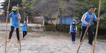 ‘Class Meeting’ Spemupat Pertandingkan Olah Raga Tradisional Egrang