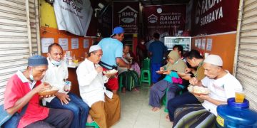 Rumah Makan Rakyat Surabaya Adakan Aksi Sosial Lintas Komunitas