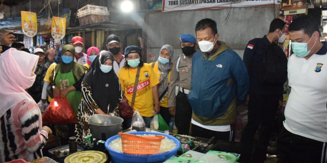 Gandeng Wartawan, Polresta Sidoarjo Jalan Sehat Sambil Bangkitkan Perekonomian
