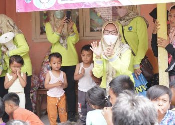 Ning Sasha Kunjungi Pengungsi Korban Erupsi Semeru