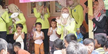 Ning Sasha Kunjungi Pengungsi Korban Erupsi Semeru