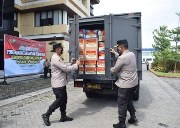 Polresta Sidoarjo Kirim 3 Truk Bantuan Untuk Korban Erupsi Semeru