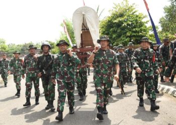 Gubernur AAL Usung Tandu Ikuti Napak Tilas Rute Panglima Sudirman Bersama Ratusan Taruna Tingkat l