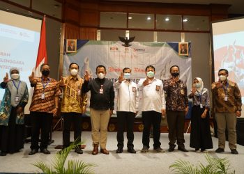 Komisi Pemberantasan Korupsi (KPK) bekerja sama dengan Komisi Pemilihan Umum (KPU) Provinsi Jawa Timur (Jatim) dan Badan Pengawas Pemilu (Pemilu) menyelenggarakan Bimbingan Teknis (Bimtek) Antikorupsi Bagi Penyelenggara Dan Pemilih Pemilu Berintegritas.