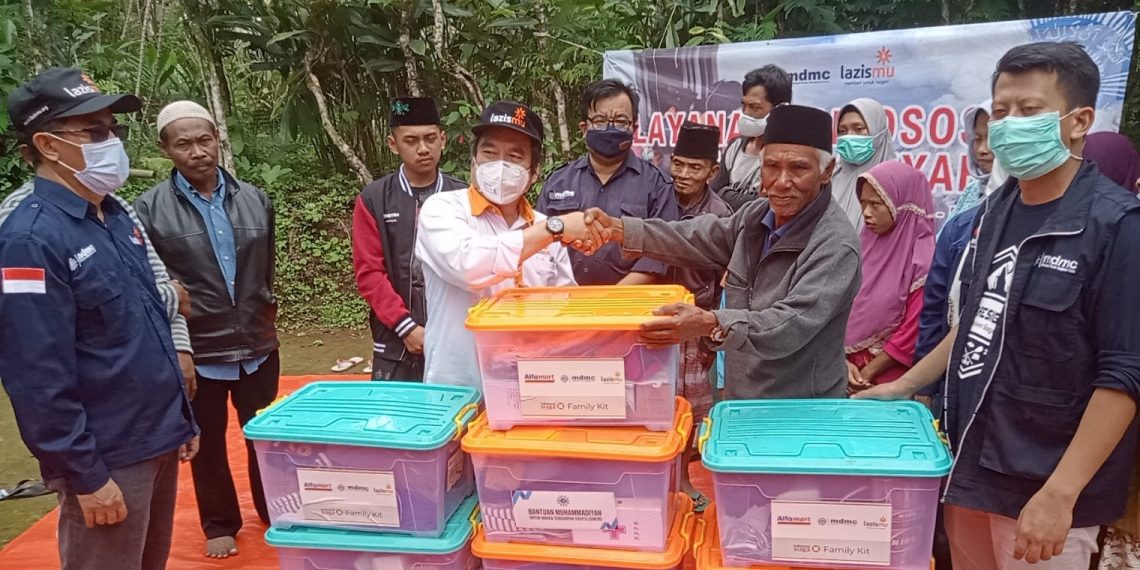 MDMC Siapkan Bantuan 700 Paket Family Kit untuk Penyintas Erupsi Semeru