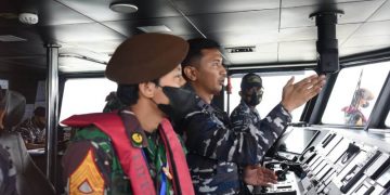 On Board KAL Kadet-07, Taruna AAL Korps Pelaut Tingkat ll Jalani Lattek Navigasi 1